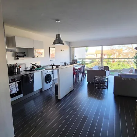 Beautiful T3 With Balcony Near The Apartment *
